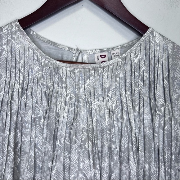 Anthropologie Dolan Grey Snakeskin Blouse Size XS - Picture 2 of 12